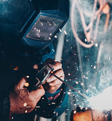 Close de equipamento industrial e componentes de controle